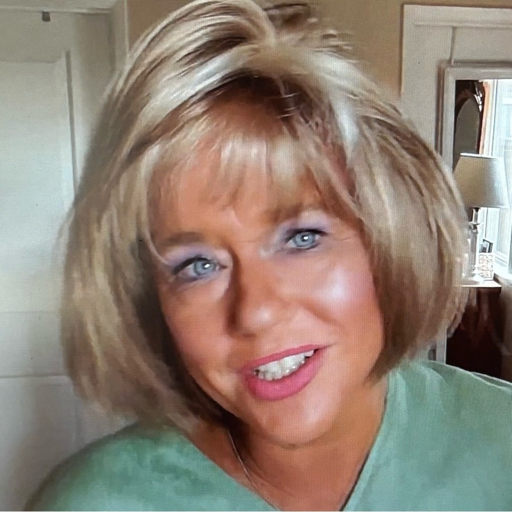 Oasis Wig By Statements in Glazed Hazelnut NIB